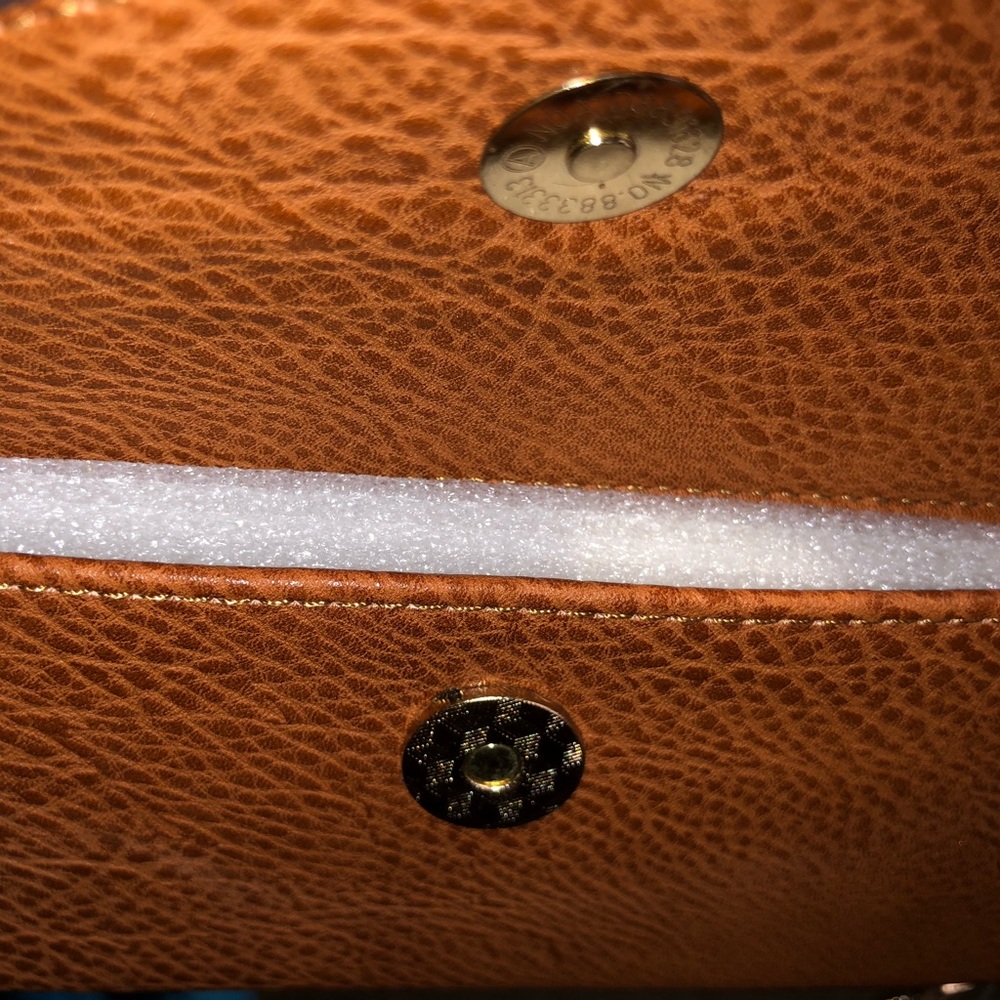 Stylish hand bag and wallet set. A great gift with many pockets and slots. - Picture 3 of 8